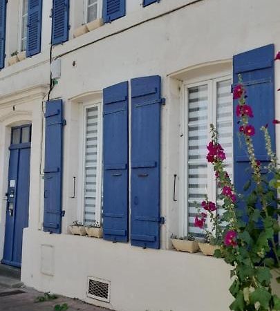 Résidence Les Volets Bleus: Studio de 30 m² classé 2 * Rochefort-sur-Mer Extérieur photo